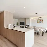Coast Beachfront Retreat By Minhos Guest Apartman