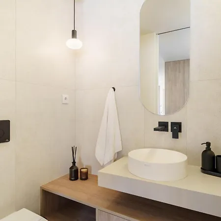 דירה Coast Beachfront Retreat By Minhos Guest