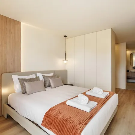 Coast Beachfront Retreat By Minhos Guest *