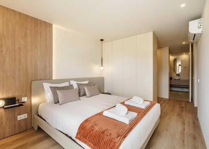 Coast Beachfront Retreat By Minhos Guest *